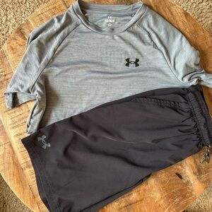 Under Armour Shirt & Shorts (Youth Large)